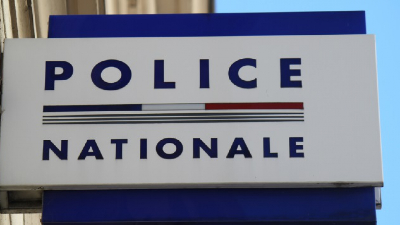 Villeurbanne ivre il agresse un agent de sécurité avec un couteau