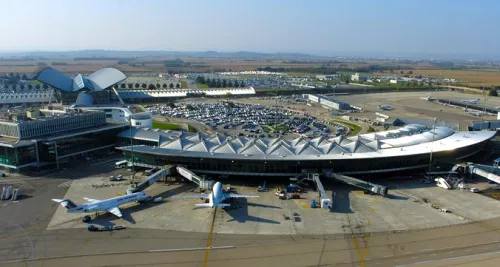 Les modes de transports cohabitent bien à l’Aéroport Lyon-Saint Exupéry