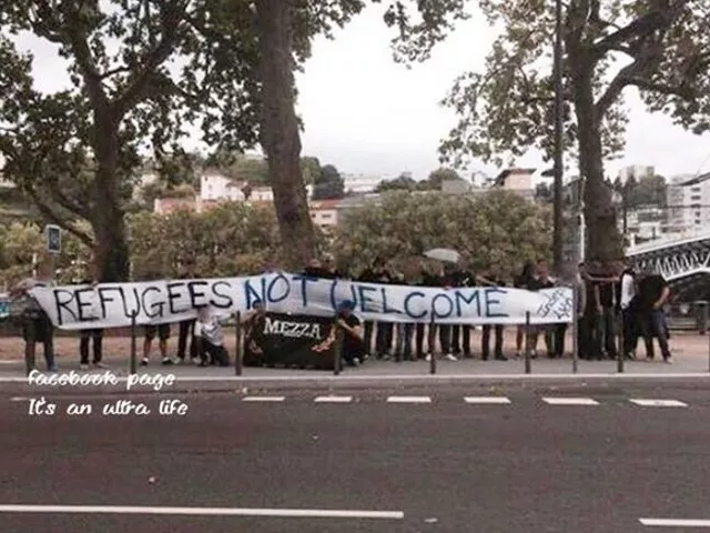 A Lyon, des supporters de l'OL s’affichent contre la venue de réfugiés