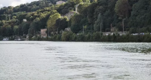 Lyon : une voiture tombe dans la Saône, trois morts