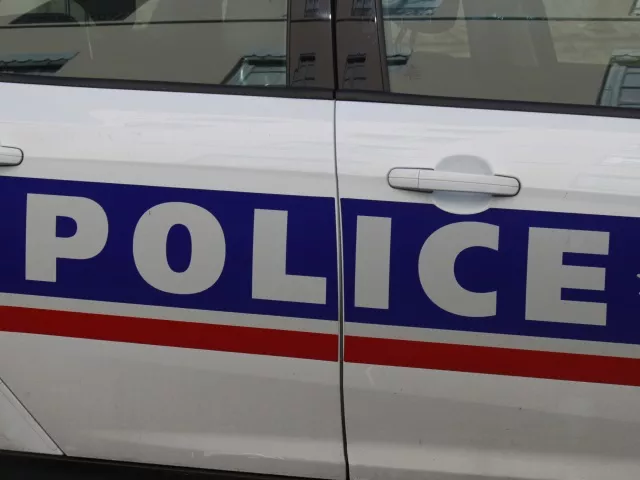 Lyon : il frappe sa compagne et blesse un policier