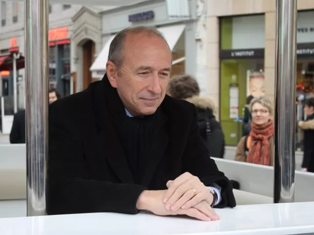 1er mai : Gérard Collomb rend hommage aux pompiers partis au Népal