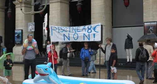 Piscine du Rhône : élus et citoyens contre la hausse des prix