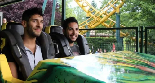 Le Lyonnais Samir Benzema prend du bon temps à Walibi Rhône-Alpes