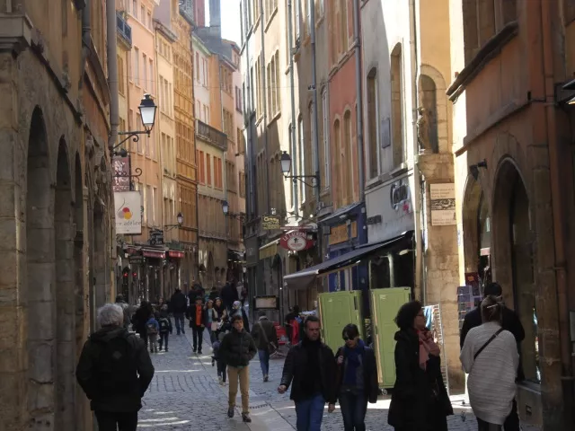 Un rassemblement pour lutter contre les discriminations dans le Vieux Lyon