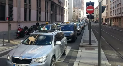 Lyon : les chauffeurs de taxis ne désarment pas