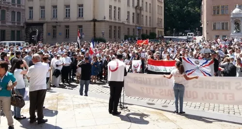 400 personnes Place Saint-Jean pour soutenir les Chrétiens d'Irak