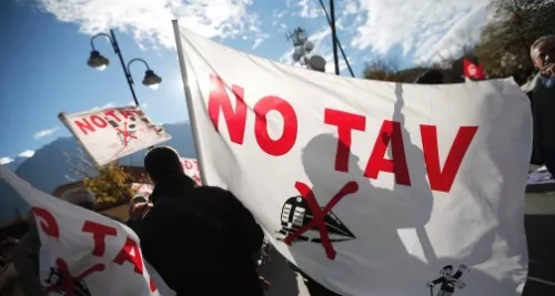 Des cocktails Molotov devant le domicile d’un sénateur italien partisan du Lyon-Turin