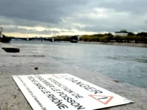 Certains riverains du Rhône seraient contaminés aux PCB