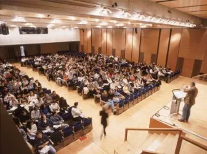 Débat perturbé à Lyon