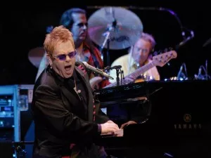 Elton John en simultané à Paris-Bercy et à Lyon