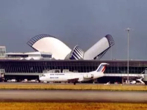 L’aéroport Saint Exupéry redescend sur terre