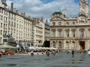 La prise symbolique de l’hôtel de Ville de Lyon