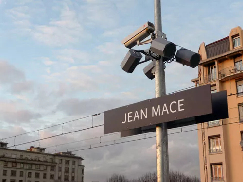 Prochain arrêt "Gare Jean Macé"