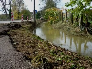 Une coulée de boue traverse un petit village du Beaujolais