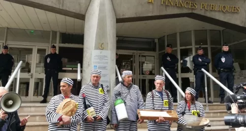 Lyon : une cinquantaine d'agriculteurs ont protesté contre la loi sur les contrefaçons