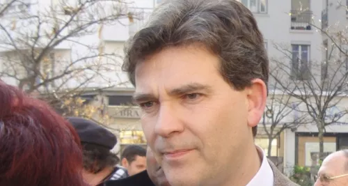 Santé : Arnaud Montebourg veut "relocaliser la production en France"