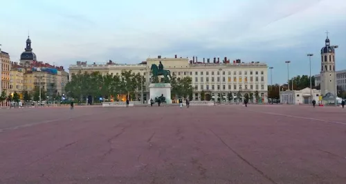 Lyon : les nouvelles installations de la place Bellecour inaugurées ce mercredi