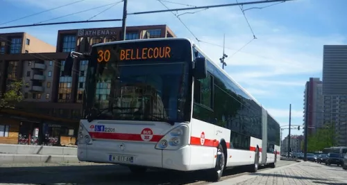 Lyon : le jeune homme écrasé par un bus place Bellecour était sous l’emprise de la drogue