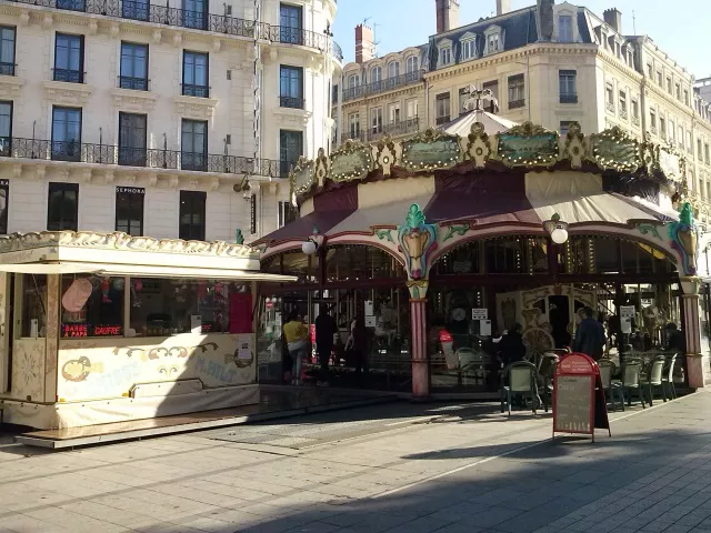 Départ programmé du carrousel de la place de la République : le gérant reçu à la mairie