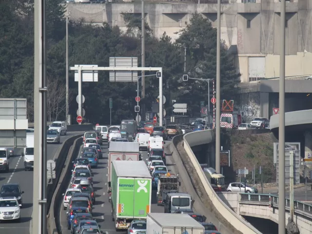 Départs en vacances : 190 kilomètres de bouchons cumulés à la mi-journée dans la Vallée du Rhône