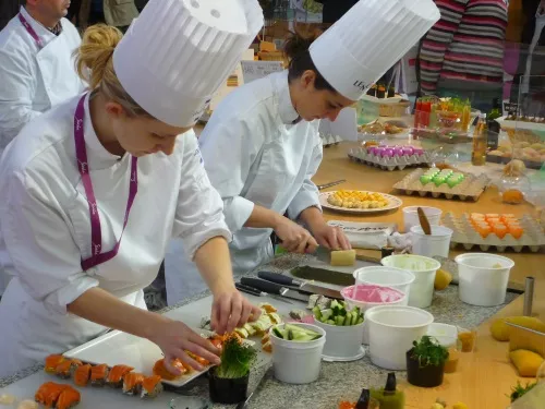 Deux Lyonnais lancent la gastronomie à domicile