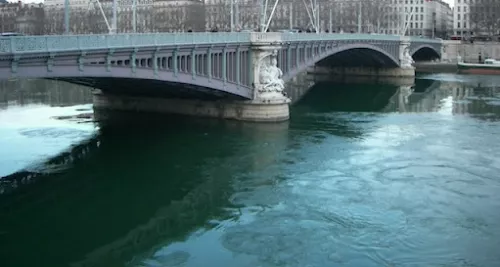 Baignade, pêche et navigation bientôt encadrées sur le Rhône suite à une vidange