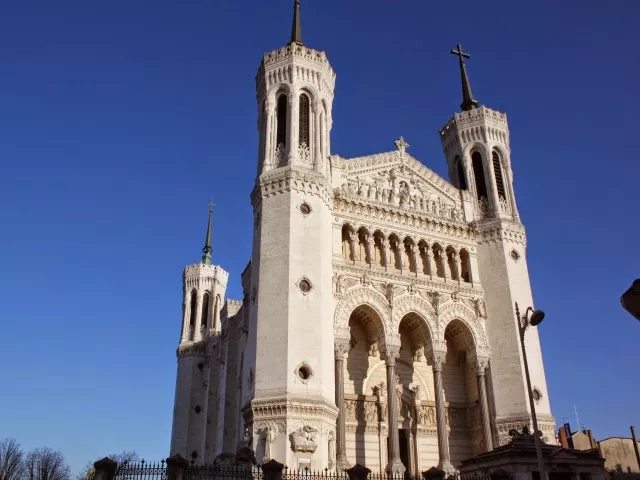 Le prêtre condamné pour agression sexuelle "mis en retrait" par le diocèse de Lyon