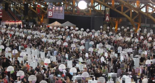 Lyon : la Halle Tony Garnier accueille les Vignerons Indépendants jusqu'à lundi