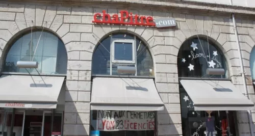 Après la fermeture de la librairie Chapire à Lyon, les salariés manifestent à Paris