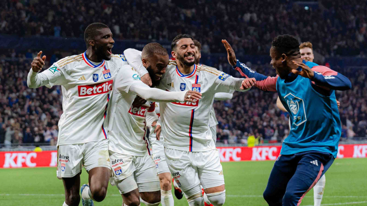 Lol En Finale De La Coupe De France Alexandre Lacazette A Surclassé Valenciennes 3 0 