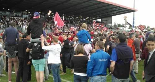 Le LOU Rugby bat à Agen 19 à 16 et soulève le bouclier de Brennus