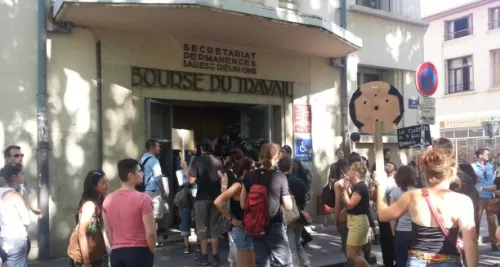 Lyon : 350 intermittents du spectacle réunis devant la Préfecture