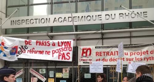 Une quarantaine d’enseignants s’est réunie jeudi devant le rectorat de Lyon