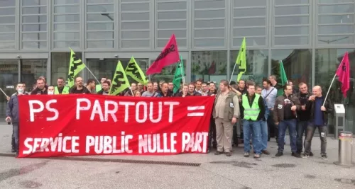 Une cinquantaine de cheminots manifestent devant le Conseil Régional