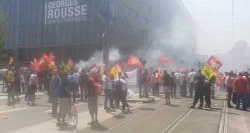 Grève à la SNCF : 450 cheminots devant le siège de la Région à Lyon