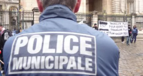 Les policiers municipaux manifestent devant la préfecture