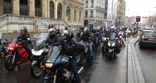 Les motards en colère du Rhône suspendent temporairement leur action