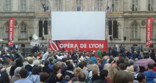 Lyon : plus de 8000 personnes assistent à l'opéra Carmen en plein air