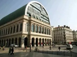 De jeunes immigrés deviennent acteurs à l’Opéra de Lyon