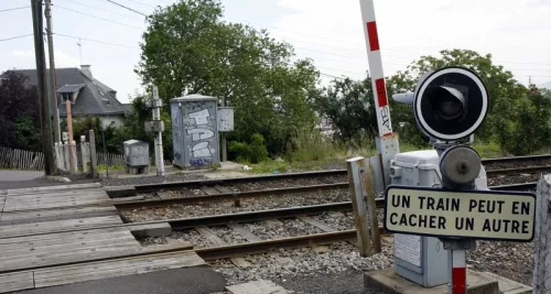 Oullins : le passage à niveau de la rue Pierre Sémard fermé