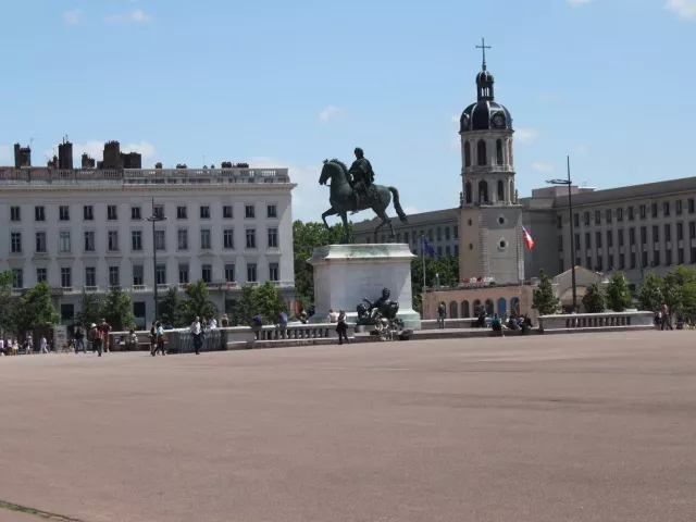 Pour l’INSEE, Lyon est moins tournée vers l’international que Genève