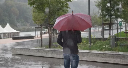 Alerte aux orages et au vent dans le Rhône