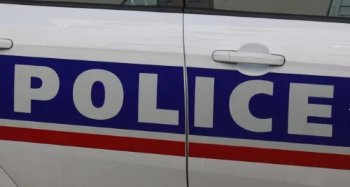 Lyon : des jeunes hommes traînent deux policiers sur plusieurs mètres