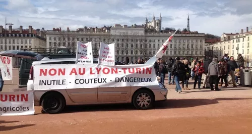 Lyon : 800 manifestants contre "les grands projets inutiles"