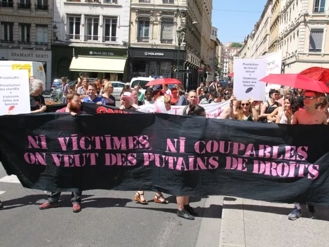 Une centaine de prostituées manifestent à Lyon pour