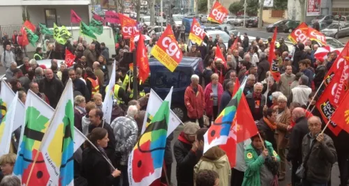 Réforme des retraites : 400 personnes rassemblées devant le Medef du Rhône