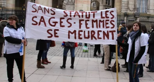 Manifestation des sages-femmes à Lyon, le mouvement se poursuit en France