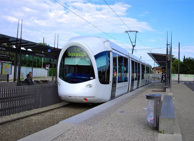 Début des essais de la desserte du Grand Stade en tram