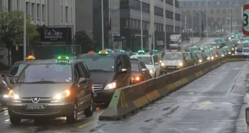 Grève des taxis à Lyon : les chauffeurs restent prudents